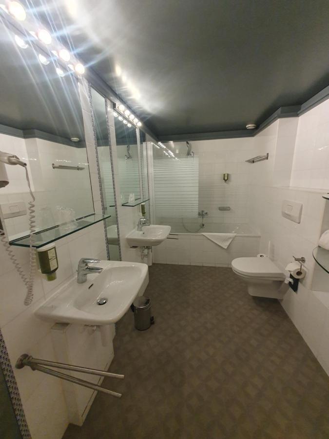 L'Hotel By Hostellerie Du Chateau โรลเลอ ภายนอก รูปภาพ